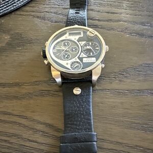 Men’s diesel watch good condition works well